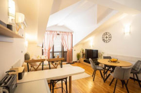 Sunny Portside Apartment